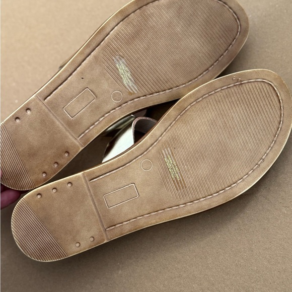 Bella Vita Women's Metallic Gold Sandals - Picture 3 of 3